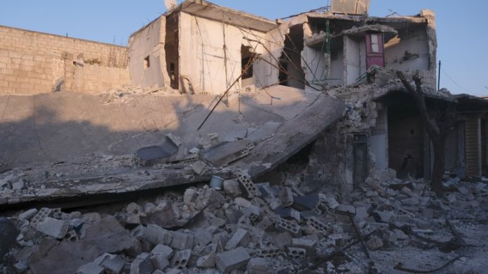 İdlib bombalanıyor: 12'si çocuk 31 ölü, 104 yaralı