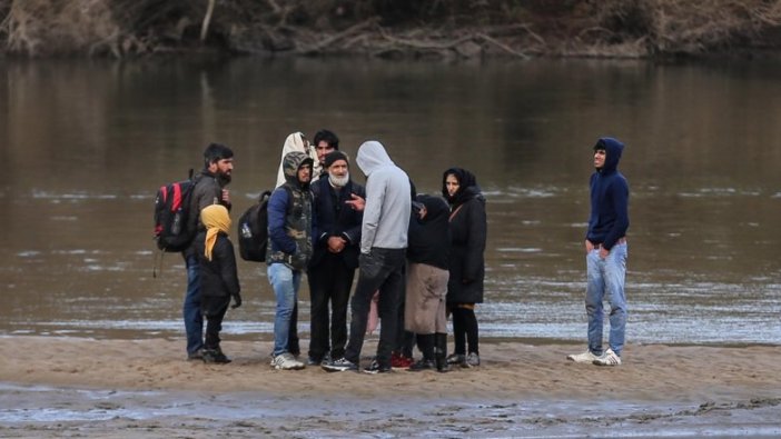 Yunanistan'a geçmek isteyen Suriyeliler, adacıkta mahsur kaldı