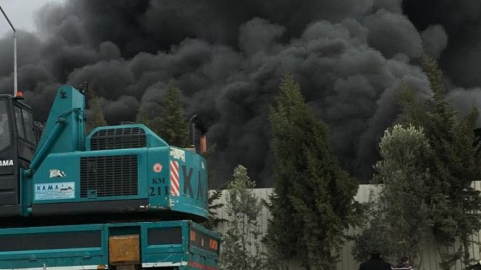 Manisa'da geri dönüşüm fabrikasında yangın