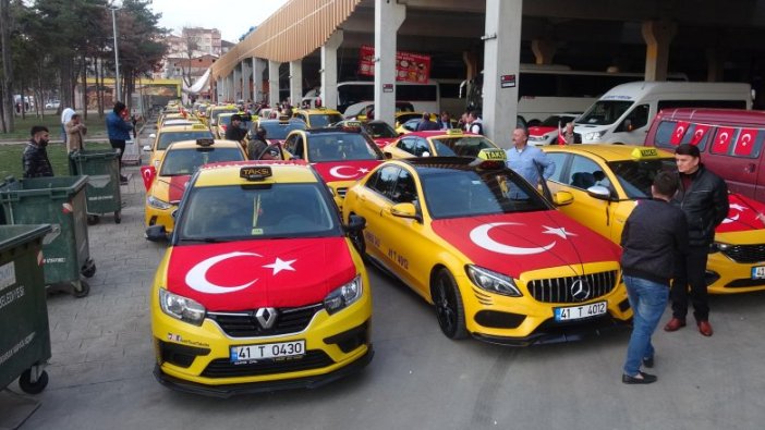Taksicilerden Mehmetçiğe destek konvoyu