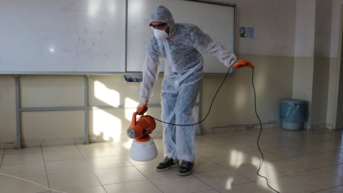 Karabük’te okullar dezenfekte ediliyor 