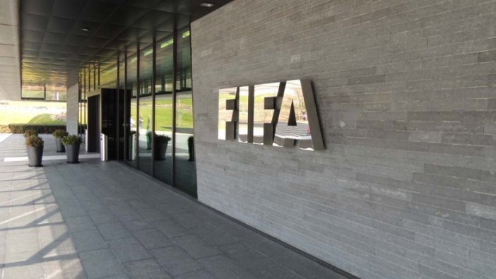 FIFA futbolcu sözleşmeleriyle ilgili kararını açıkladı