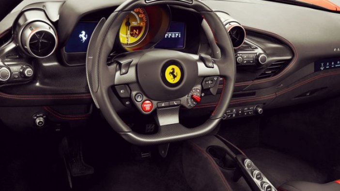 Ferrari iki yeni model daha tanıtıyor