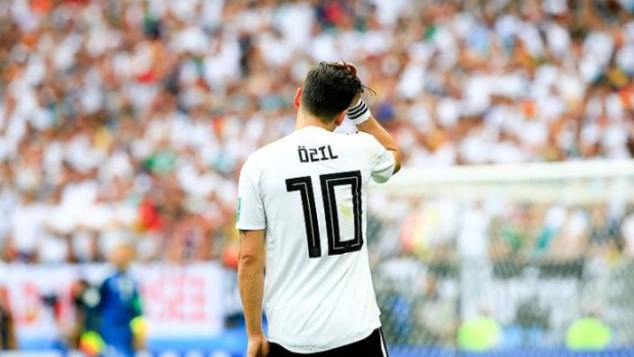 Eski Alman futbolcudan Mesut Özil'e destek