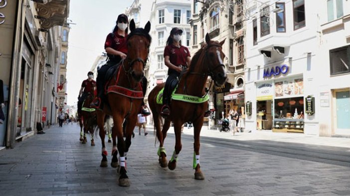 Atlı polisler Taksim’de