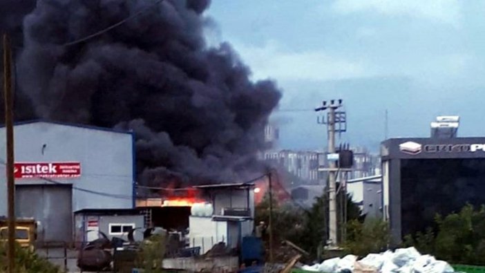 Fabrikada büyük yangın: Çok sayıda itfaiye ekibi sevk edildi