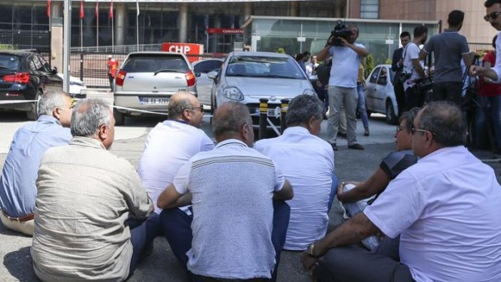 CHP Genel Merkezi önünde oturma eylemi
