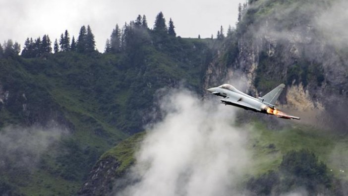 NATO uçağı yanlışlıkla füze fırlattı