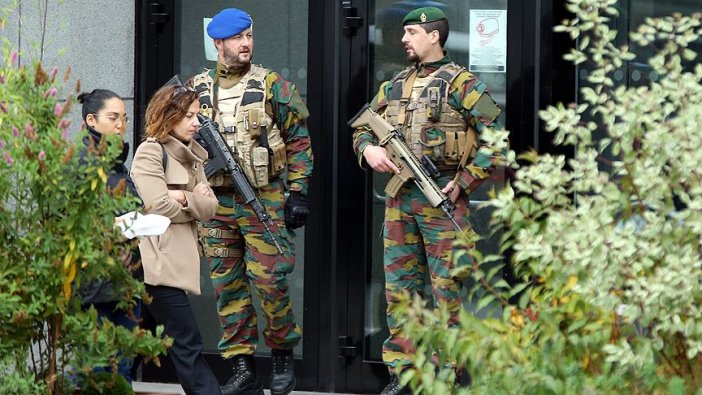 Belçika'da askerler sokaklardan çekiliyor