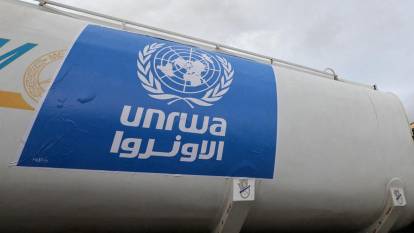 İsrailli aşırı gruplar UNRWA Genel Merkezi çevresini ateşe verdi