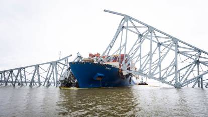 ABD'de yıkılan köprüden nehre düşen 1 kişinin daha cansız bedenine ulaşıldı