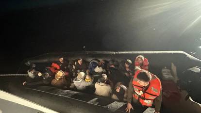 Dikili açıklarında 24 kaçak göçmen yakalandı