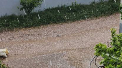 Bandırma'da şiddetli rüzgar ve dolu yağışı