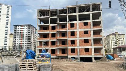 Sivas'ta altıncı kattan düşen inşaat işçisi hayatını kaybetti