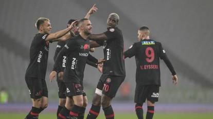 Fatih Karagümrük evinde Antalyaspor'u 4-1 mağlup etti