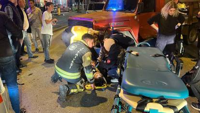 Kocaeli'de 2 motosiklet ve kamyonet çarpıştı: 4 yaralı