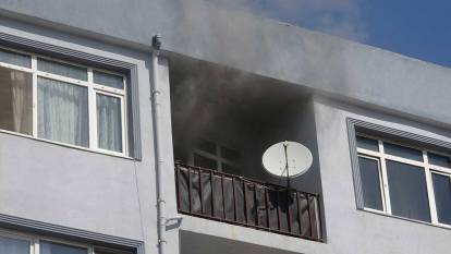 Çanakkale'de 4 katlı apartmanda yangın paniği!