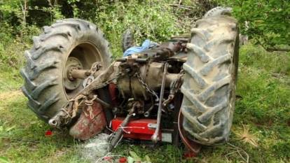 Denizli’de traktör devrildi sürücü yaralandı