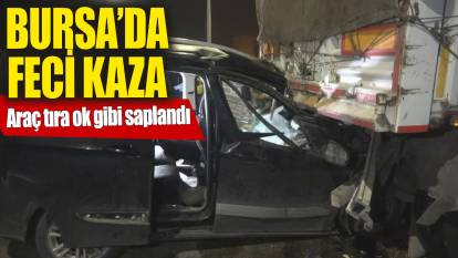 Bursa'da feci kaza: Otomobil TIR'a ok gibi saplandı