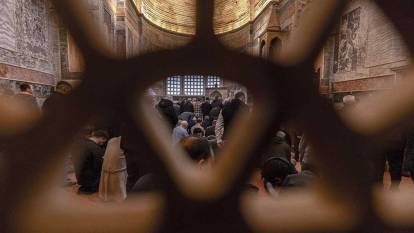 Kariye Camisi'nde 79 yıl aradan sonra ilk cuma namazı kılındı