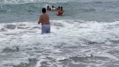Alanya'da boğulma tehlikesi geçiren tatilciler son anda kurtarıldı