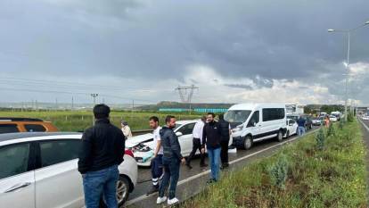Diyarbakır'da zincirleme kaza: 8 araç birbirine girdi
