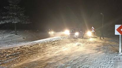 Kastamonu'da kar! Araçlar yolda mahsur kaldı