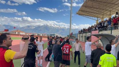 Erzincan’da amatör lig maçında ortalık karıştı!