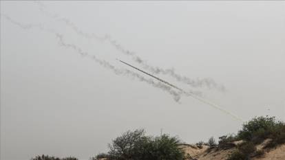 Filistin direniş grupları Gazze'de İsrail askerleri ile araçlarını vurdu
