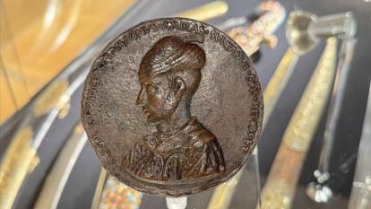 Fatih'in 'tılsımlı madalyonu' Londra’da açık arttırmada satıldı