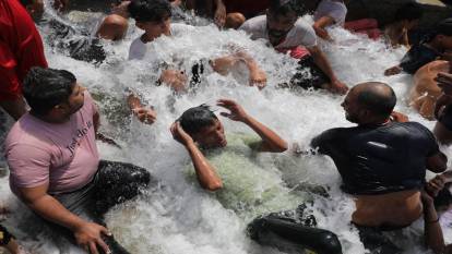 Hindistan’da aşırı sıcaklar 53 kişinin canını aldı
