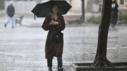 Sıcaktan bunalan İstanbul'a sağanak yağış uyarısı
