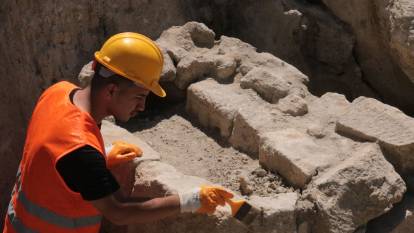 Kapadokya'da ilk kez kayadan oyma mezar olmayan nekropol alana ulaşıldı