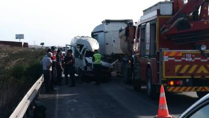 Adana’da TIR ile servis minibüsü çarpıştı! Ölü ve yaralılar var