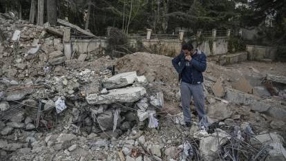 İsrail, Gazze'de çocuk felci aşısının yapıldığı sağlık merkezini bombaladı