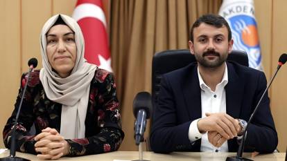 Mersin'de DEM Parti eş başkanlarına gözaltı: 'Bu irade gaspını Mersin halkı kabul etmeyecek'