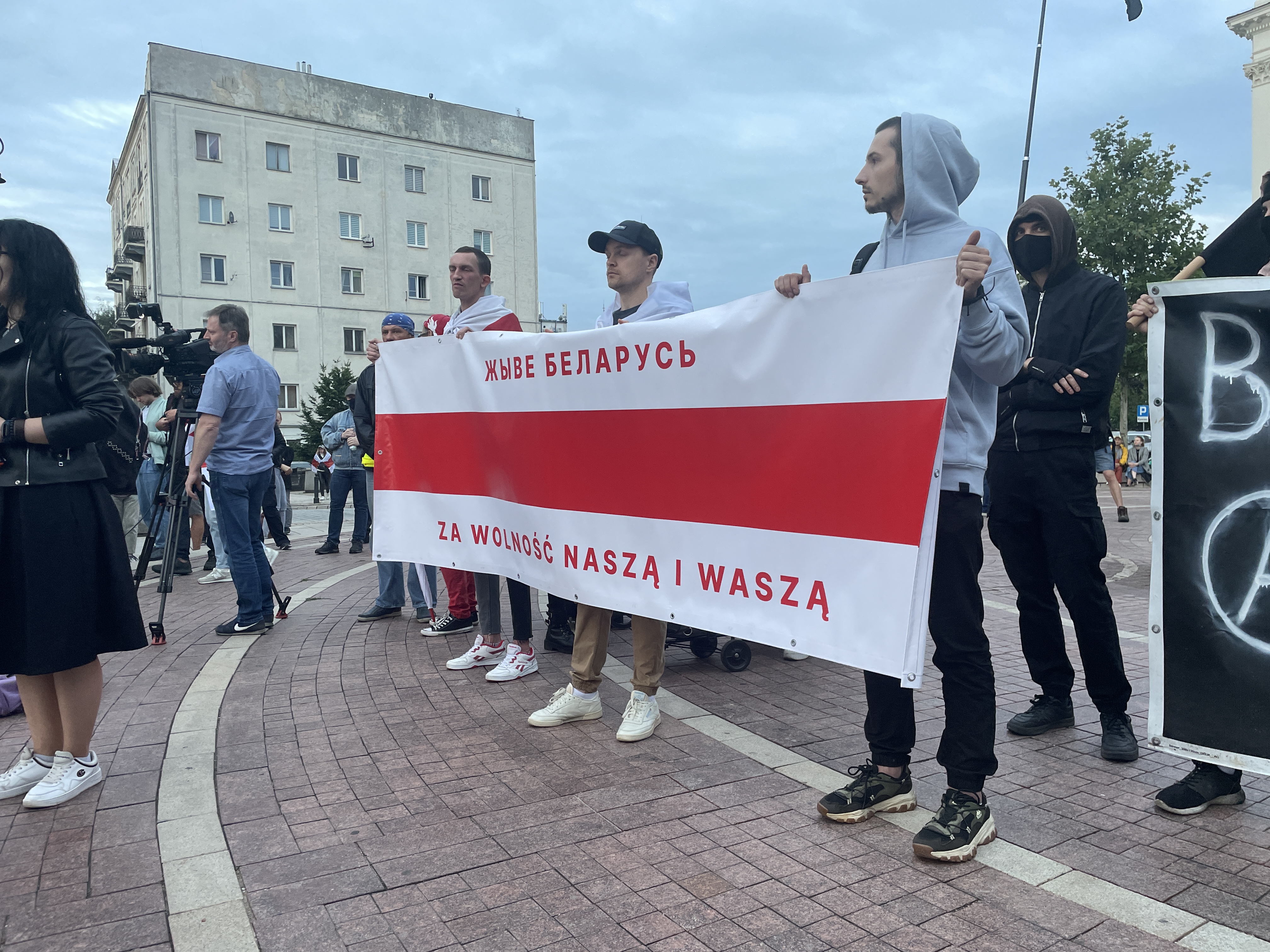 aa-20230809-31885472-31885467-varsovada-bir-araya-gelen-belaruslular-2020-cumhurbaskani-secimlerini-protesto-etti.jpg