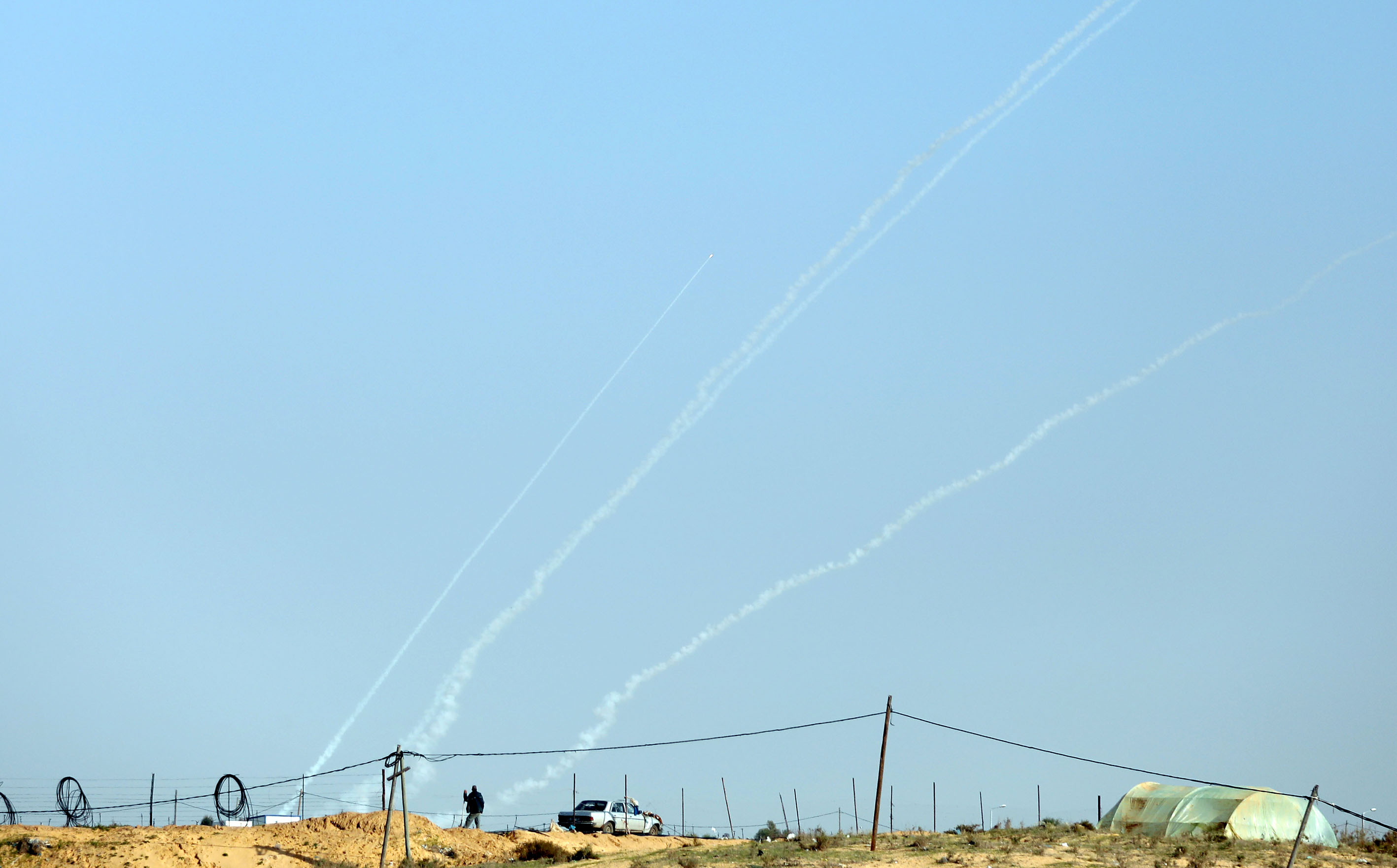 aa-20231204-33101247-33101244-israil-ordusunun-vurdugu-gazzeden-bir-dizi-roket-firlatildi.jpg