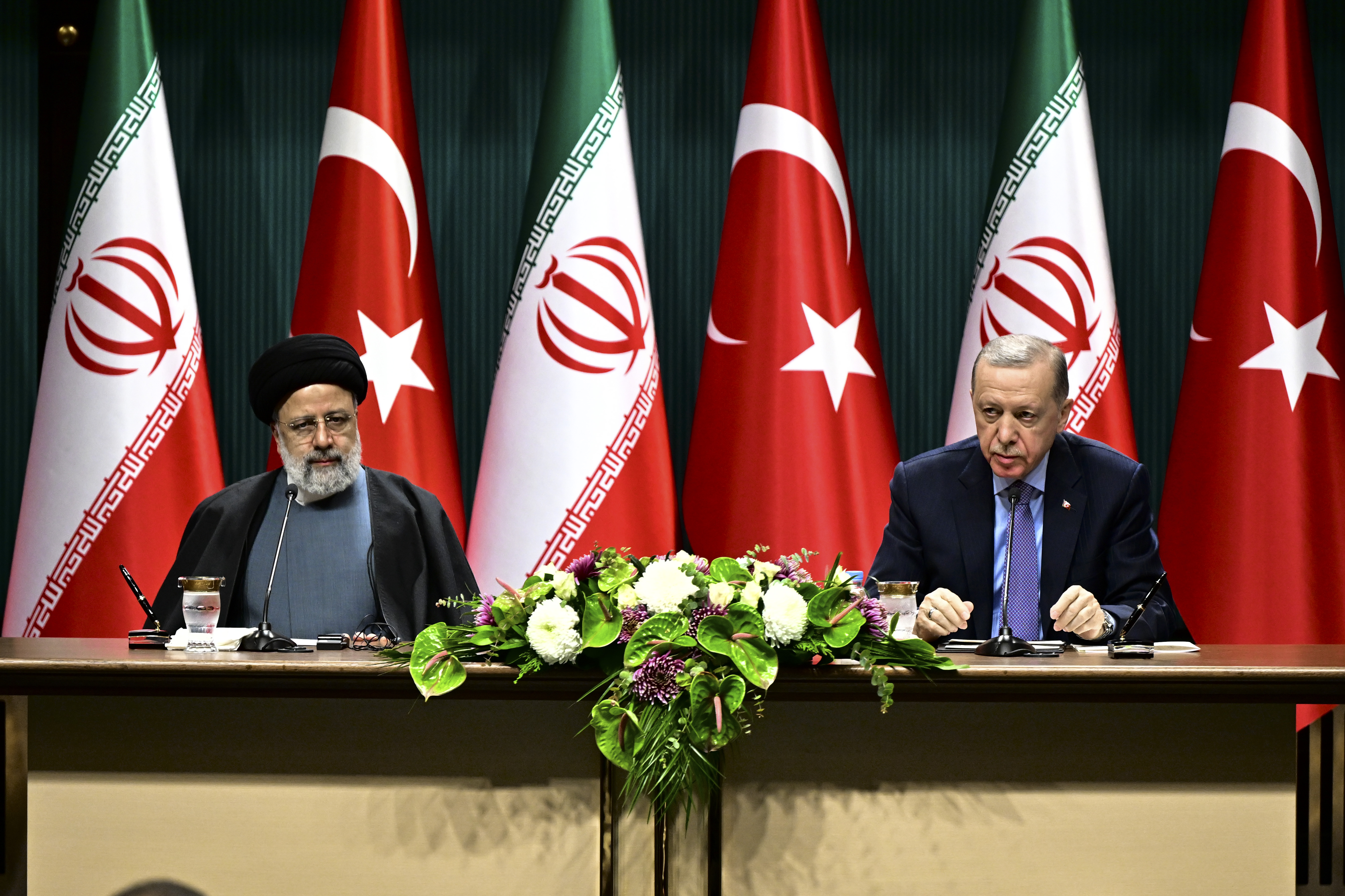 aa-20240124-33521008-33520996-turkish-president-erdogan-iranian-president-raisi-joint-press-conference-in-ankara-001.jpg
