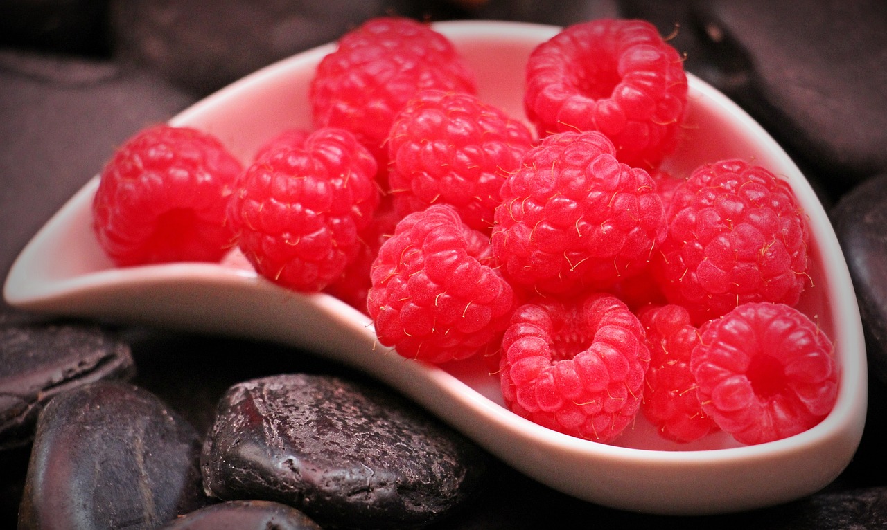 raspberries-1426859-1280.jpg