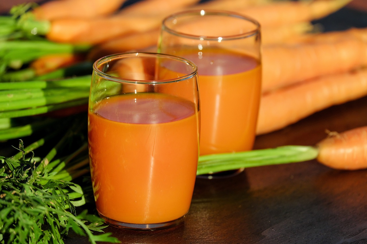 carrot-juice-1623079-1280.jpg