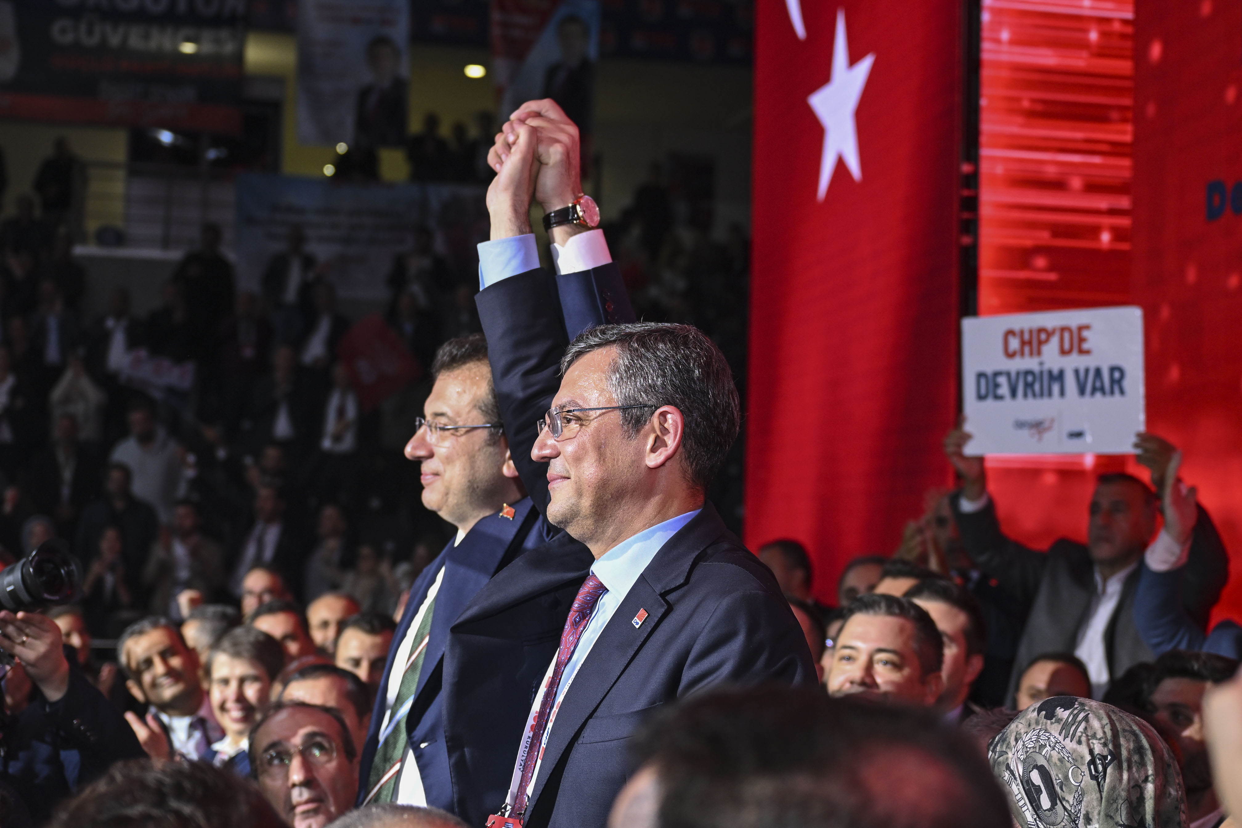 aa-20231105-32663702-32663701-newly-elected-republican-peoples-party-chairman-ozgur-ozel.jpg