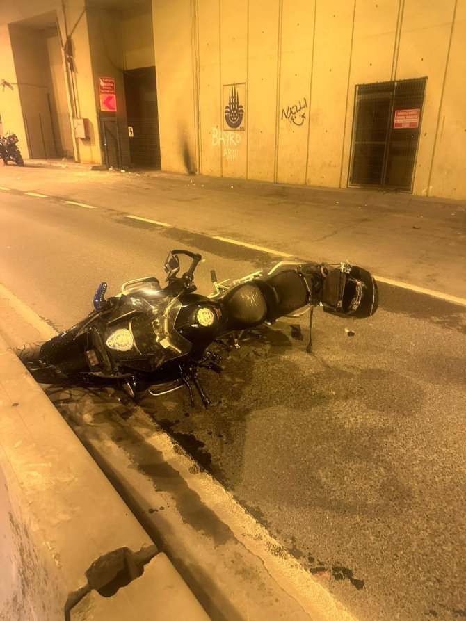 istanbul-sislide-kaza-yapan-motosikletl-30150-3.jpg