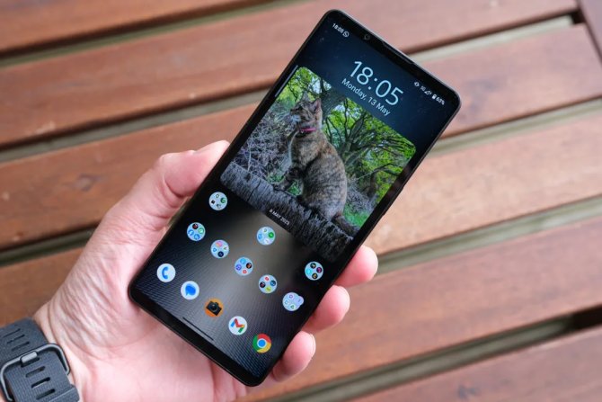 sony-xperia-1-vi-review-in-hand-front.webp