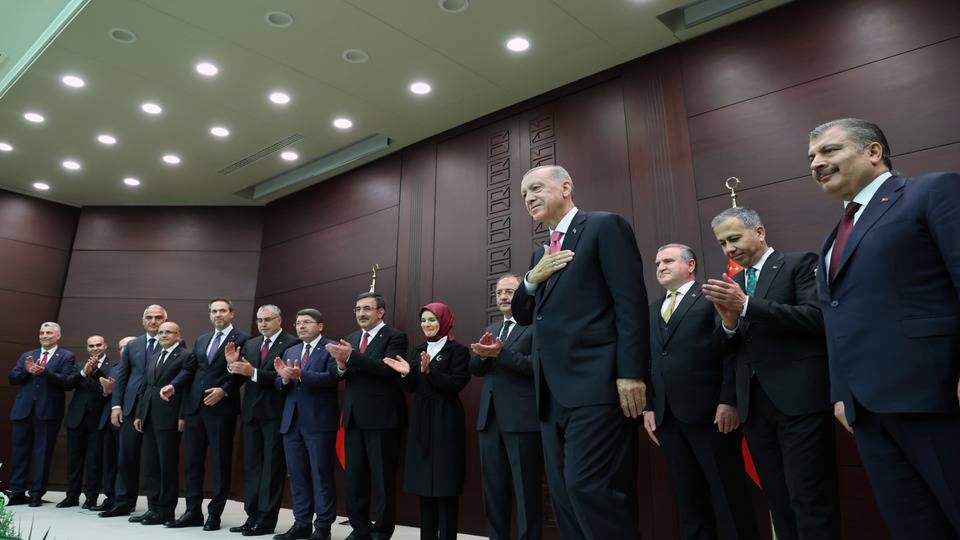 erdogan-yeni-kabineyi-acikladi.jpg