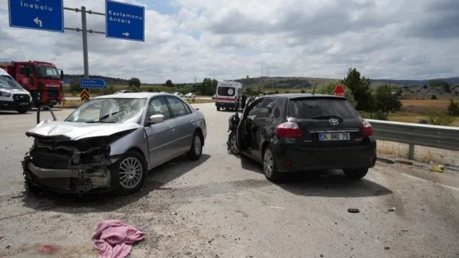 kastamonuda-zincirleme-trafik-kazasi-1i-agir-2si-cocuk-12-yarali.webp