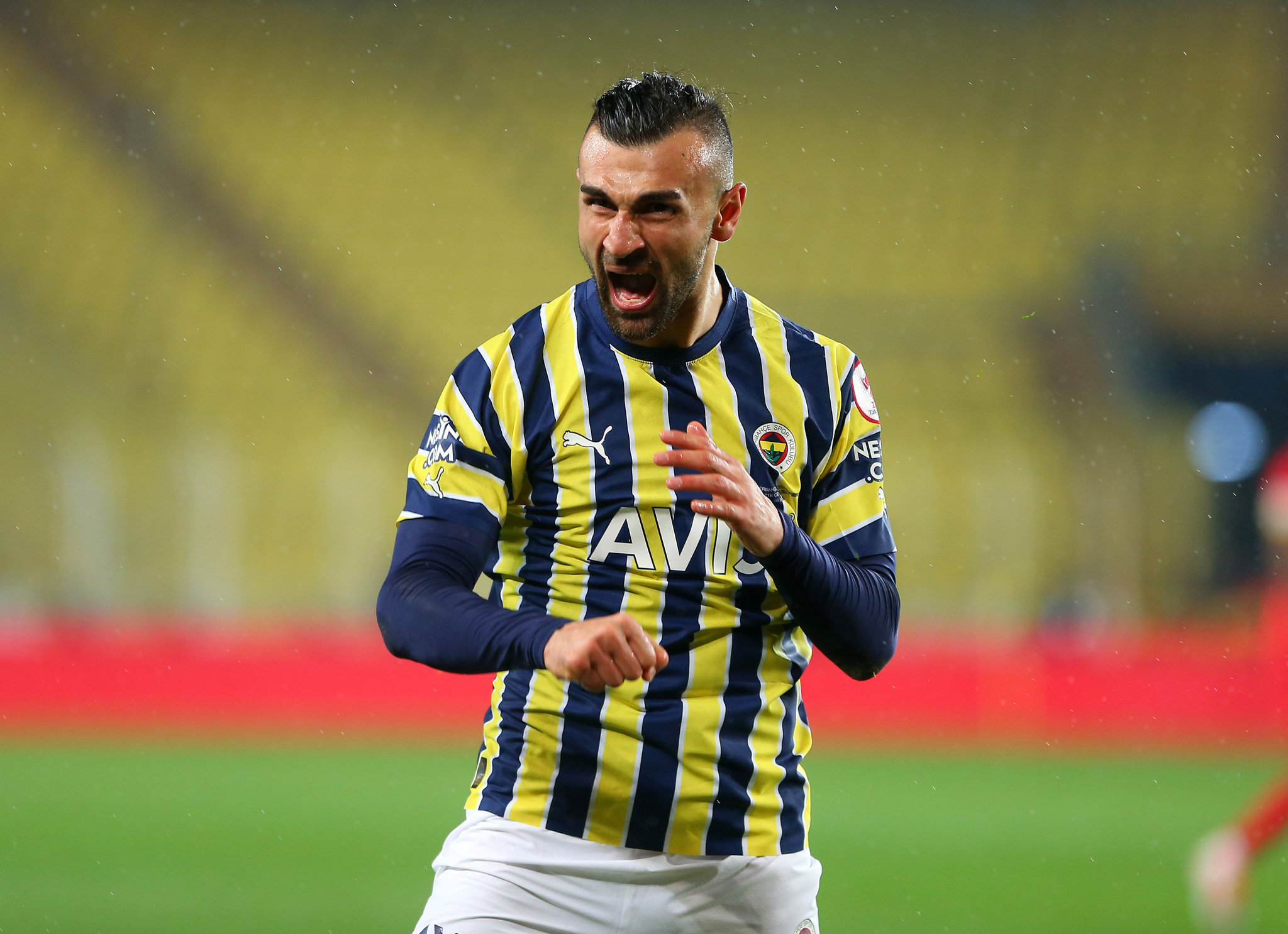 transfer-haberi-fenerbahceden-serdar-dursun-hakkinda-flas-karar-1715762285003.jpg