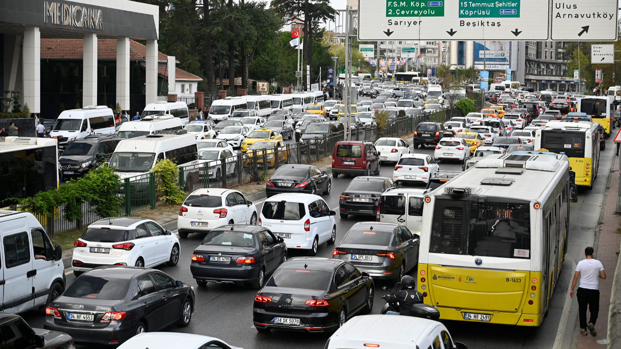 istanbulda-haftanin-ilk-gunu-trafik-yogunlugu-yasaniyor-ercf.jpg